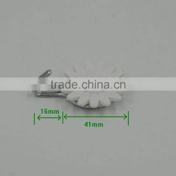 4pcs White Daisy Houseware Sticky Sticker Hanging Plastic Hooks photo-3