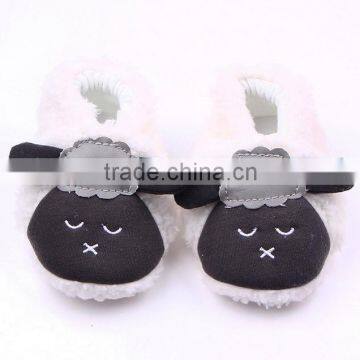 2015 Autumn and Winter Baby Shoes the New Style of Coral Velvet Lamb Does Not Fall Shoes Baby Toddler Shoes