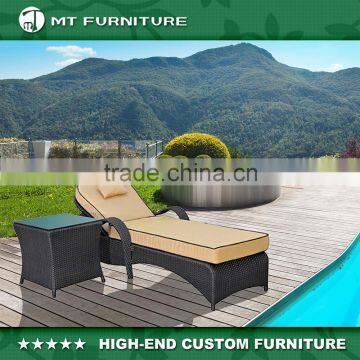 2015 Fashion Modern Design Rattan Wicker Outdoor Plastic Sun Lounger