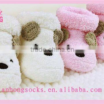 OEM rubber sole anti - slip good quality new born cartoon 3 D baby shoe socks