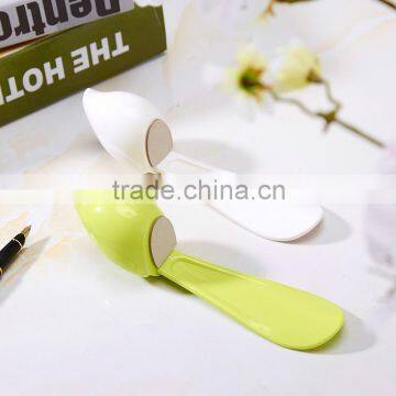 plastic hoe lifter 2015 stand plastic Shoe horn cute animal type white and green tool easy handle Shoehorn durable