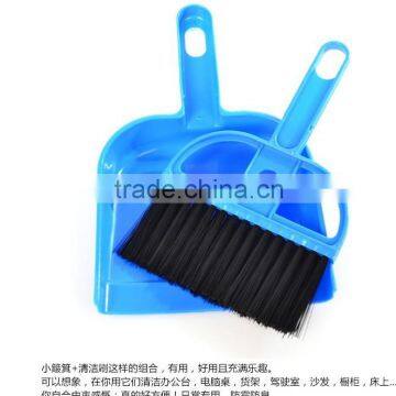 Modle3880 R Shape Mini Desktop Cleaning Brush,computer Keyboard Brush Broom and Dustpan Clean Brush Kit photo-2