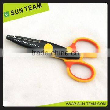 CS005 5-1/4" New Plastic Handle Wavy Scissors photo-5