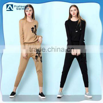 Sport wear 2016 new design plain color sequins embroidery logo track suit matching tops and pants for women