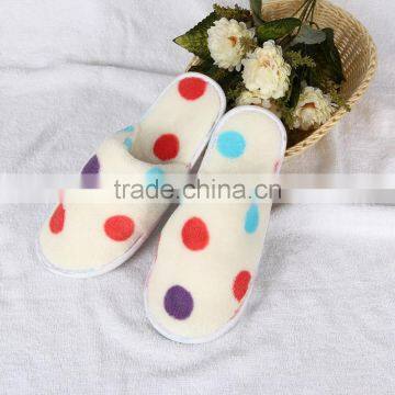 Hotel coral velvet slipper with dots