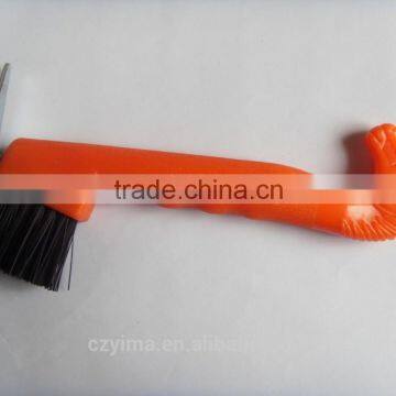 plastic horsehead hoof pick with brush for cleaning