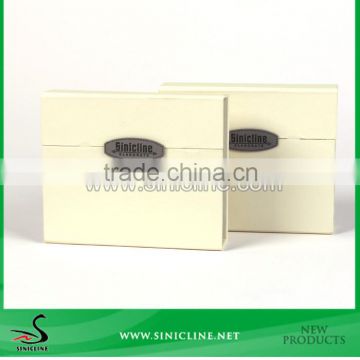 Sinicline Design white magnet box for gift