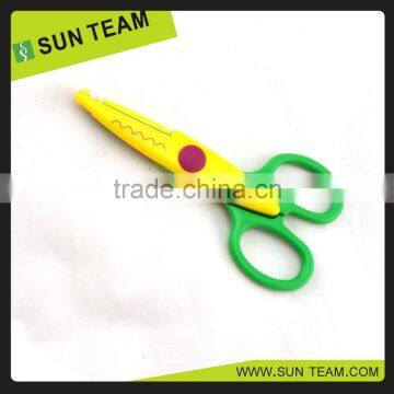 CS004A 5-1/4" New Plastic Handle Paper Cutting Lace Scissors photo-3