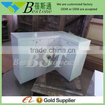 Customized wooden cash counter for retail store furniture