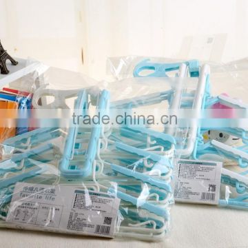 Folding plastic hanger in 8 ranks per set