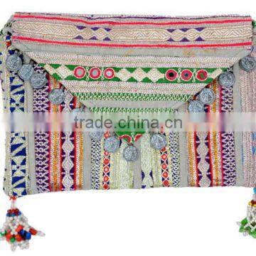 Buy Girls Latest Fashion Handbags / Purse / Clutch Online