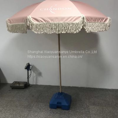 Customized wooden pole and aluminum pole with tassel beach umbrella can be customized