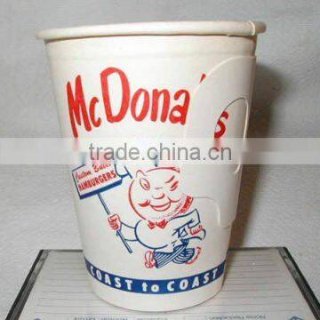 Disposable paper cup with handle