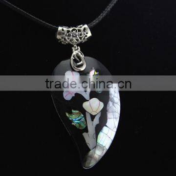 Beautiful shell neklace leaf shape necklace