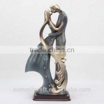 Wedding gift ideas for friends kissing figurine wedding favors