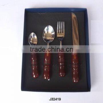 Steel cutlery set mirror polished with round wooden handle