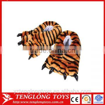 Comfortable and cosy 100% polyester tiger feet slippers