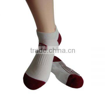 Haining GS custom half terry elastic culf dark red toe and heel cotton anti-slip men ankle trampoline grip socks