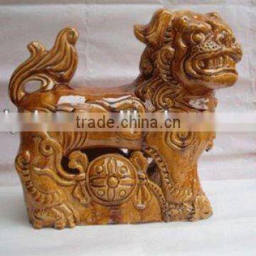 lion roof figures