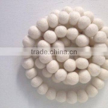 Handmade Colorful 100% Wool Felt Balls For Decorations photo-4
