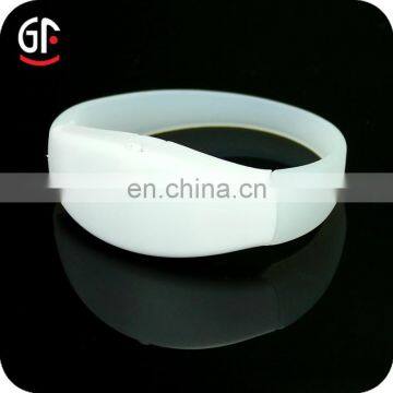 Idea Product 2017 New Cool Gift Items Cheap Custom Flashing Led Remote Controlled Light Up Bracelet photo-4