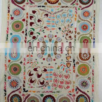 Wholesale New Design White Base suzani hand Embroidered Wall Hanging Tapestry