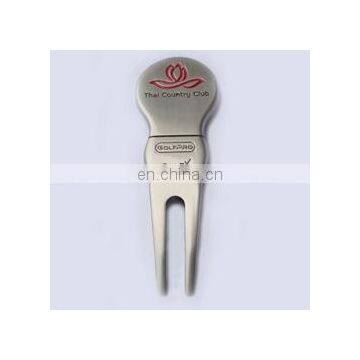 Golf divot tool