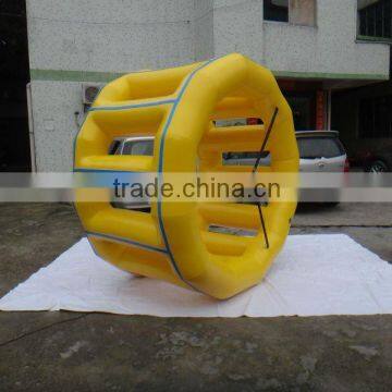 2015 crazy inflatable floating water wheel