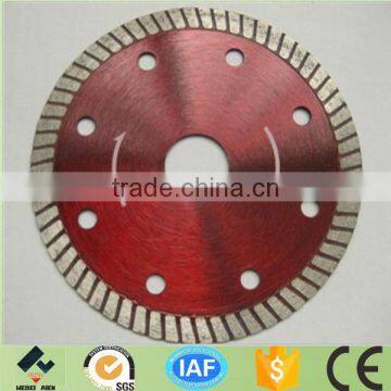 Hot pressed segmented diamond saw blade for granite cutting