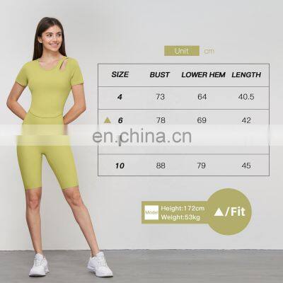 Hollow Shoulder Short Sleeve Sports Shirts With Fixed Cups Custom U Hem Fitness Yoga Wear Tops