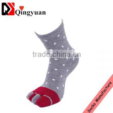 hot sale five fingers colorful custom lovely patten women comfortable combed cotton socks