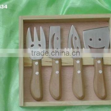 NEW-Cheese knife set in wooden box