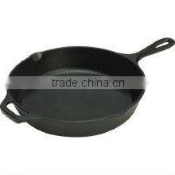 cast iron saucepan