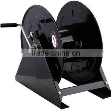 manual air hose reel with black body