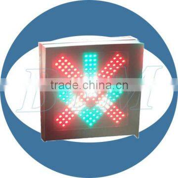 single face red fork green arrow traffic light