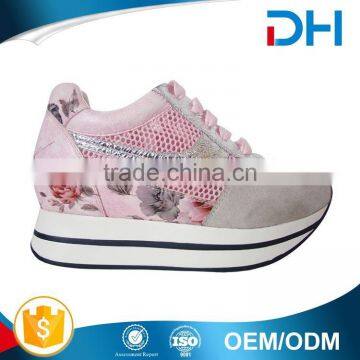 Fashionable PU insole grey and pink PU upper shoes for women