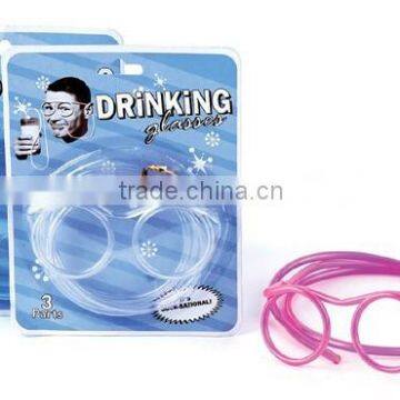 DRINKING GLASSES/STRAW