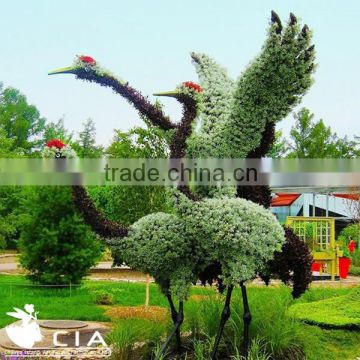 Artificial green grass figurine outdoor bird topiary for park landscaping