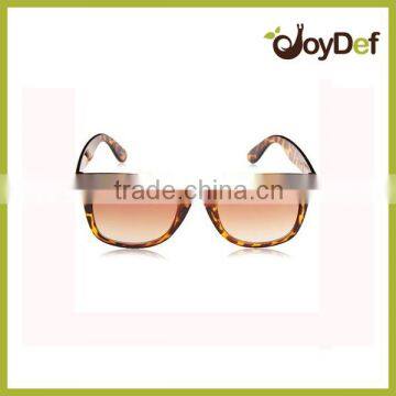 2016 The latest popular fashion retro design out door style eco-friendly natural price sunglasses