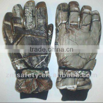 Camouflage hunting/ski gloves with thinsulate lining