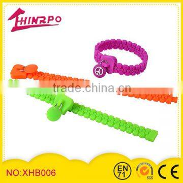 Wholesale Custom Design Wrist Band w Zipper Silicone Bracelet Bangles for Party Gifts