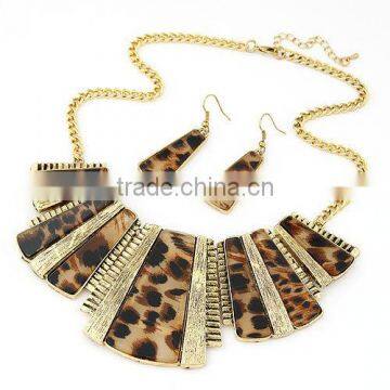 InStock Wholesale 2015 New Hot Sale Individuality Leopard Aolly Chain Crystal Statement Necklace