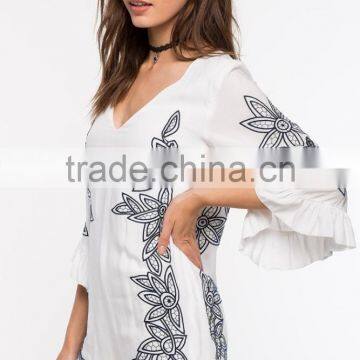 New Style Girls White Bold Embroidered Floral Cheap Romper photo-3