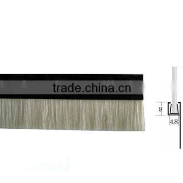 Plastic Base and Nylon Fiber Strip Brush