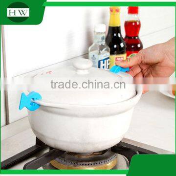 Kitchen Accessories Multipurpose Anti Slip Silicone Cartoon Fish Tableware Colander Soup Spoon Clip Rack Holder photo-2