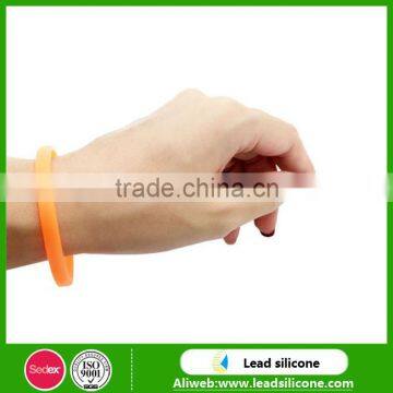Cheap Festival Promotional Colorful Printed Silicone Wristband , Fashion Wristband Silicone Bracelets Wholesale photo-2