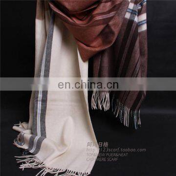 Inner Mongolia Factory Wholesale Lambs Wool Plain Woven Yarn Dye Scarf Fashion Ladies Winter Warm Classic Tartan Wool Shawl
