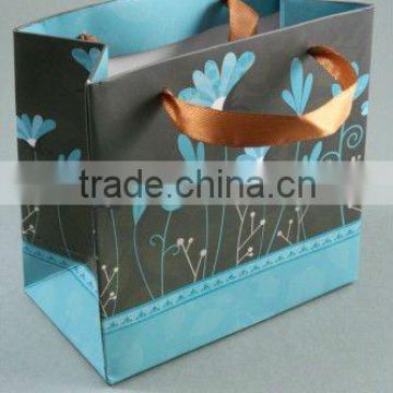 ECO recyclable glossy flower luxury paper shopping bag with ribbon handle PB74