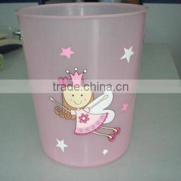 plastic dustbin,plastic midden,garbage bin,trash can