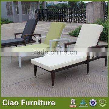 High quality outdoor antique rattan chaise lounge with cushion